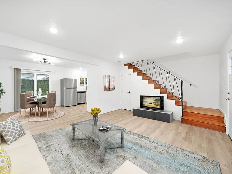 Hillsboro Court — Photo 21