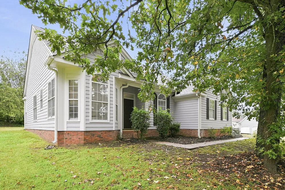 3 bed, 2.0 bath, 1477 sqft, $1,955 — Photo 3