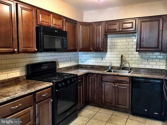 4th image of 913 Lindsley Ct