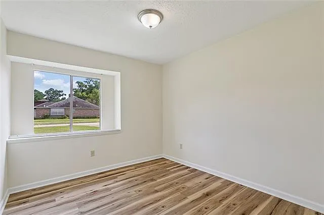 408 Cardinal Dr — Photo 12