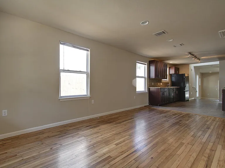 4509 Depew Ave — Photo 9