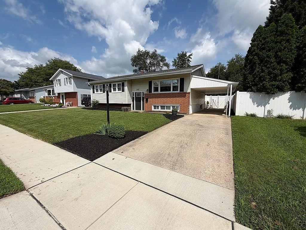 3 bed, 2.0 bath, 1678 sqft, $2,500 — Photo 4