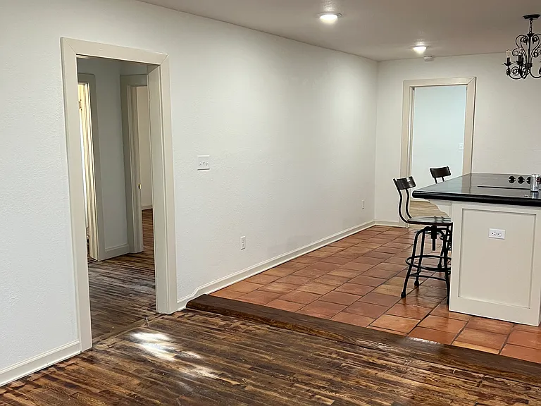 517 W Maple St — Photo 5