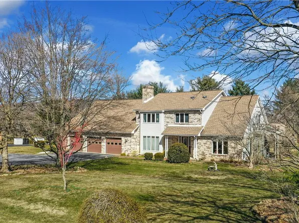 1483 Saucon Meadow Ct, Bethlehem, PA 18015