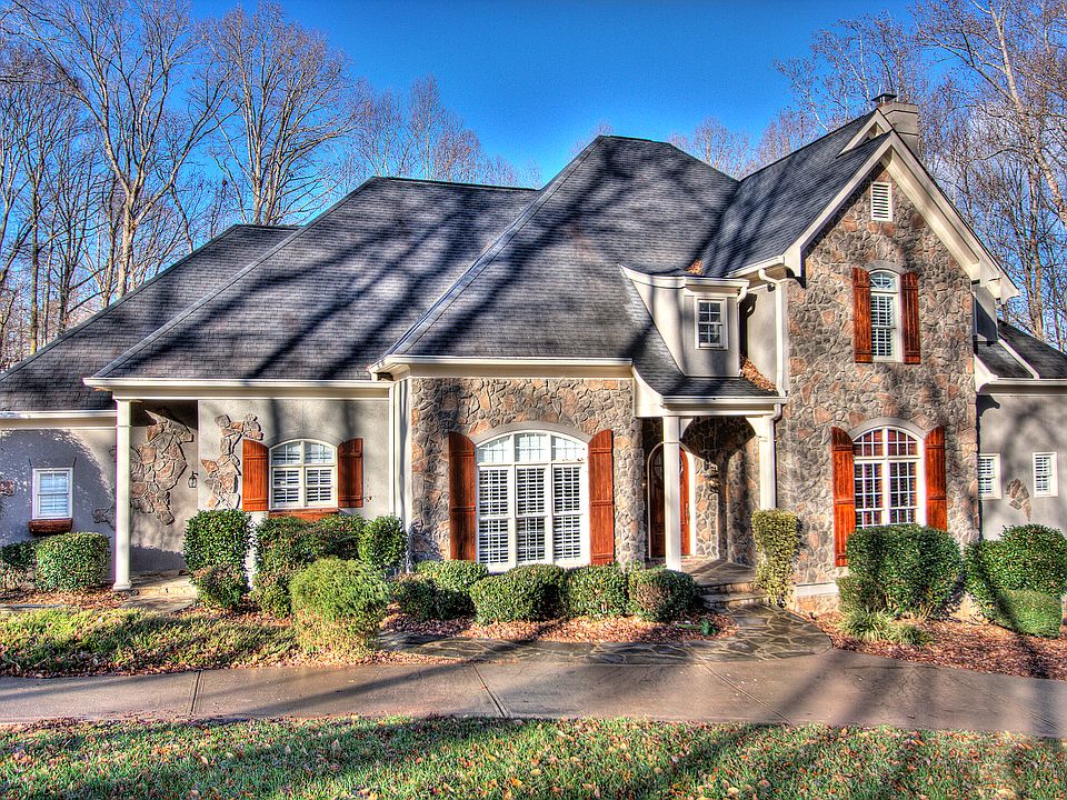 2nd image of 3220 Oak Brook Dr