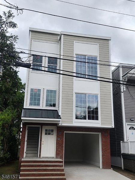 1st image of 48 Willoughby St