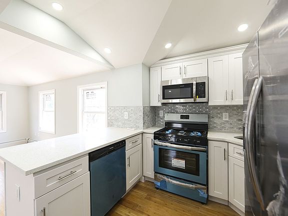 3rd image of 11930 165th St