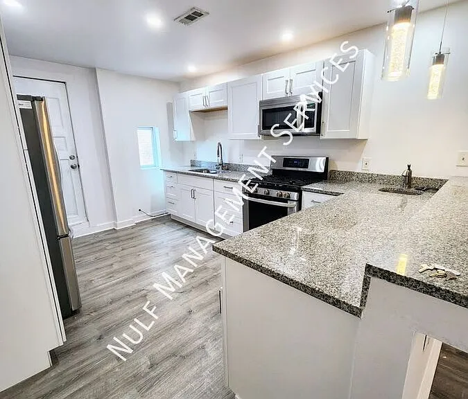 4733 Butler St #3 — Photo 2