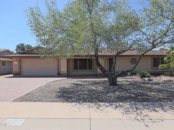 3rd image of 10517 W Concho Cir