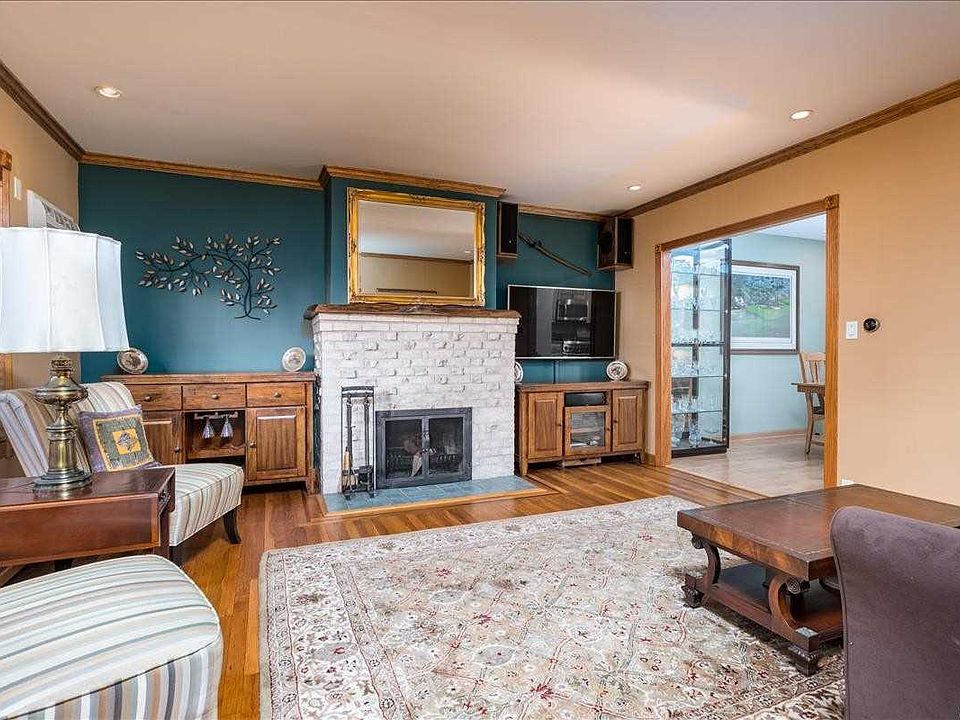 1st image of 102 Carlyle Pl