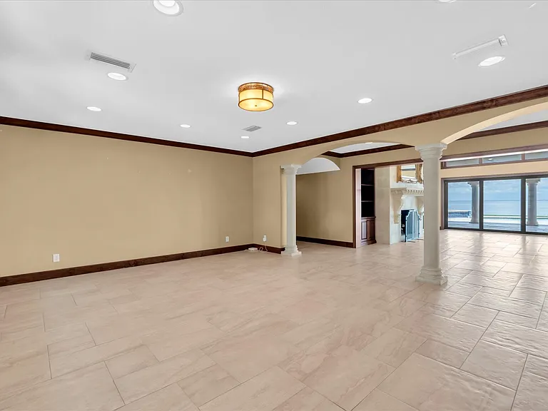 5810 Bahama Shores Dr S — Photo 8
