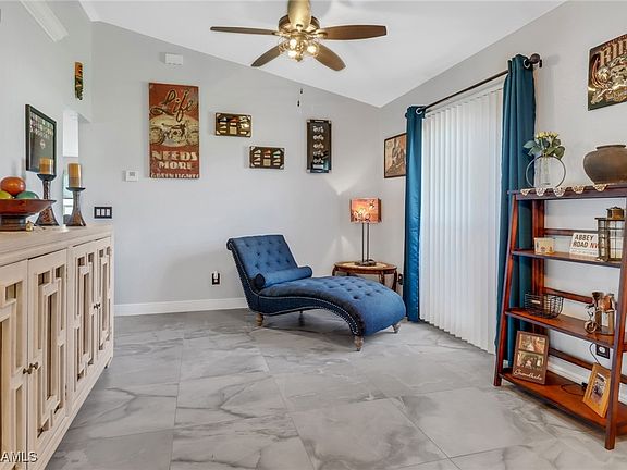 3rd image of 1009 SE 5th Ave