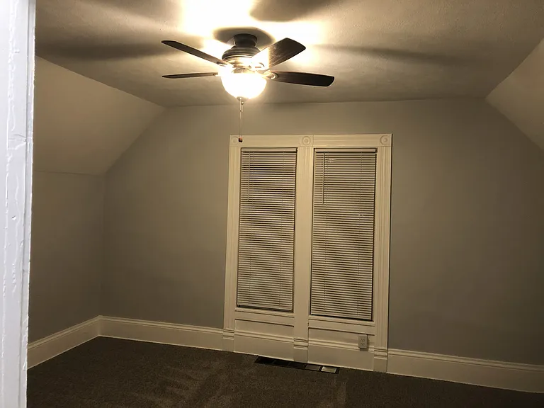 807 S Center St #B — Photo 4