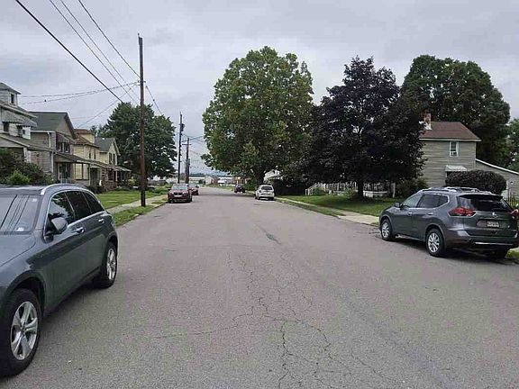 3rd image of 2422 2nd Ave
