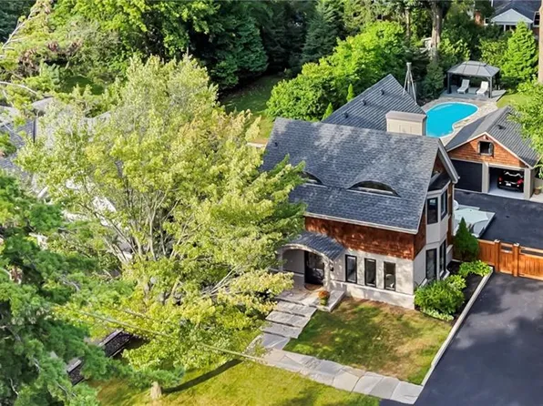 423 Smith Ave, Burlington, ON L7R 2T9