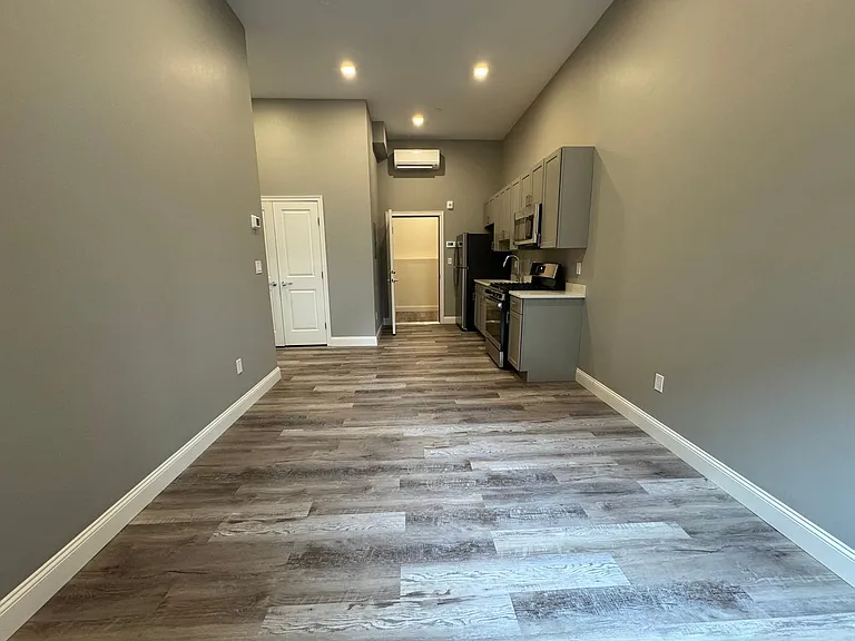 38 Walnut Ave — Photo 6