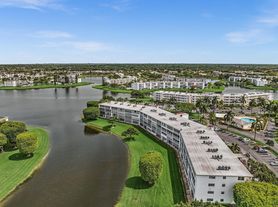 3076 Cornwall Dr, Boca Raton, FL