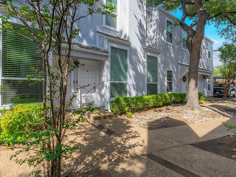 2815 Welborn St #104 — Photo 2