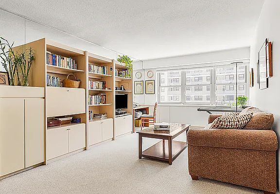 2nd image of 250 E 87th St APT 7J