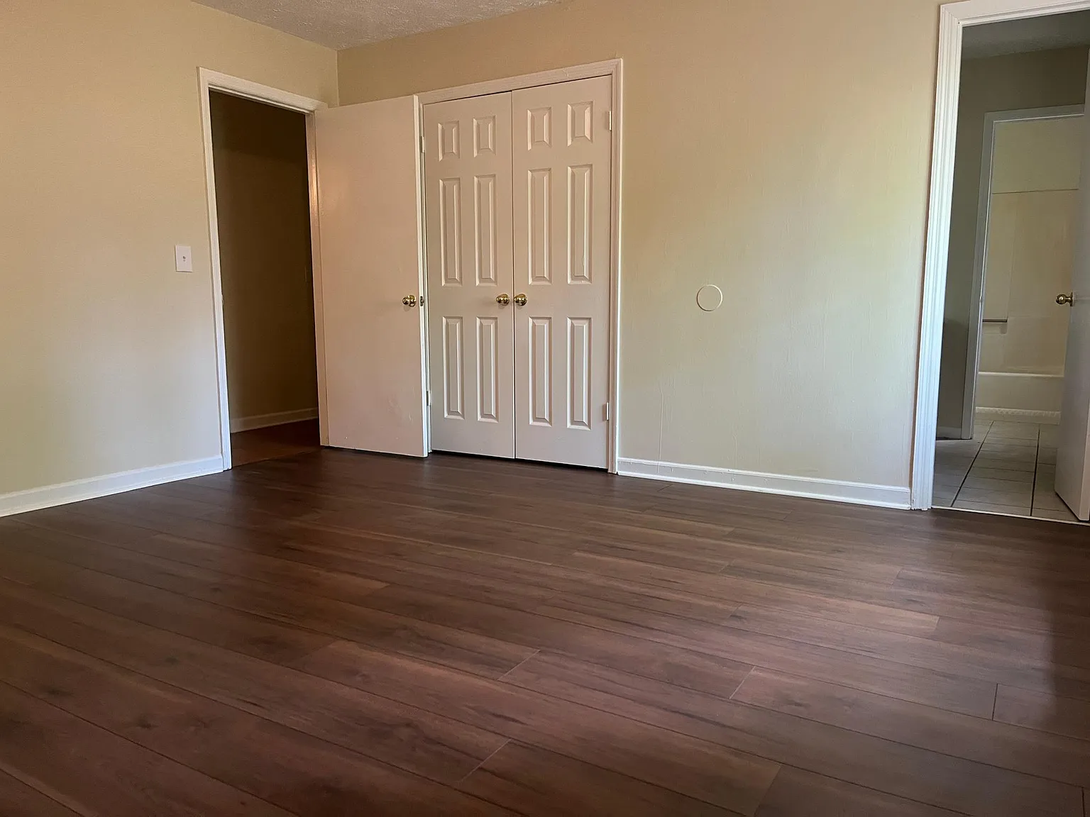 2 bed, 1002 sqft, $1,275 — Photo 4