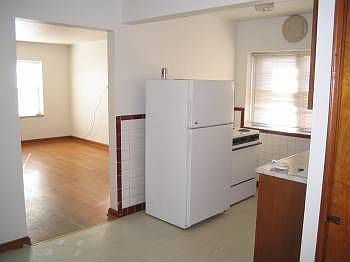 2nd image of 5809-5811 Devonshire Ave