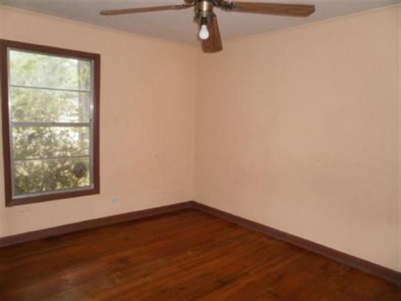 3rd image of 115 Sycamore Ln