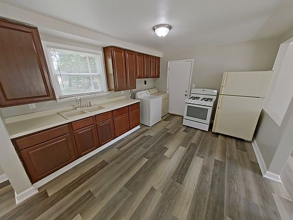 3rd image of 2009 Capitol Ave