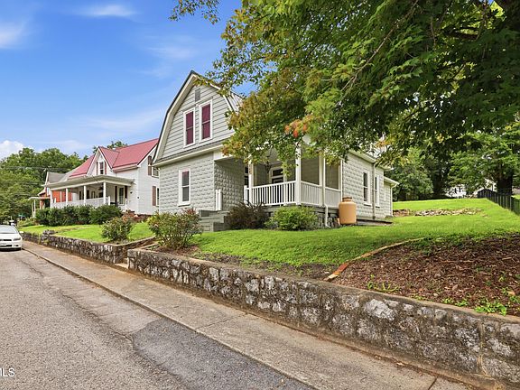 3rd image of 194 Park St