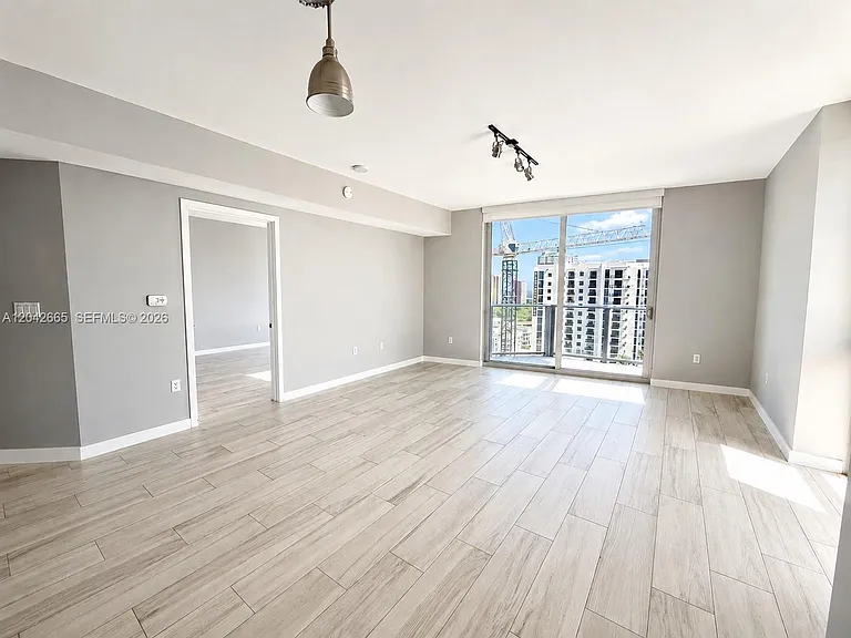 1010 SW 2nd Ave #1809 — Photo 2