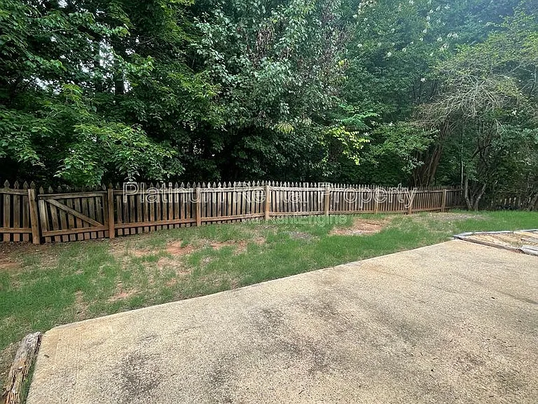 475 Ellesmere Way — Photo 30