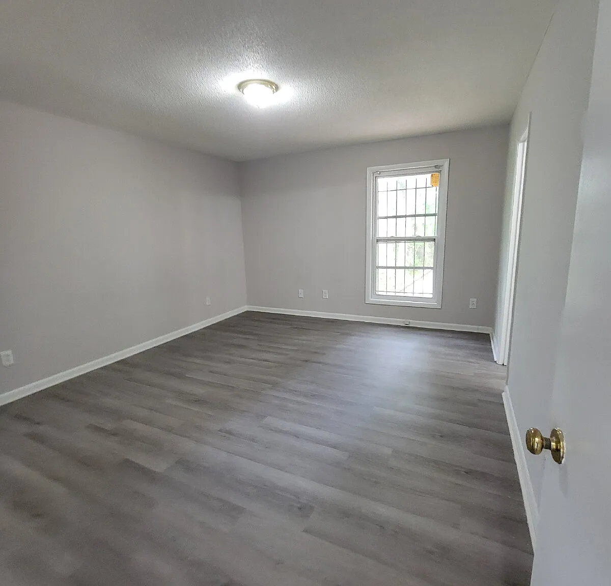 2 bed, 1.5 bath — Photo 3