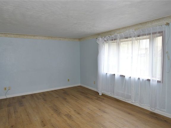 4th image of 314 Pointview Rd