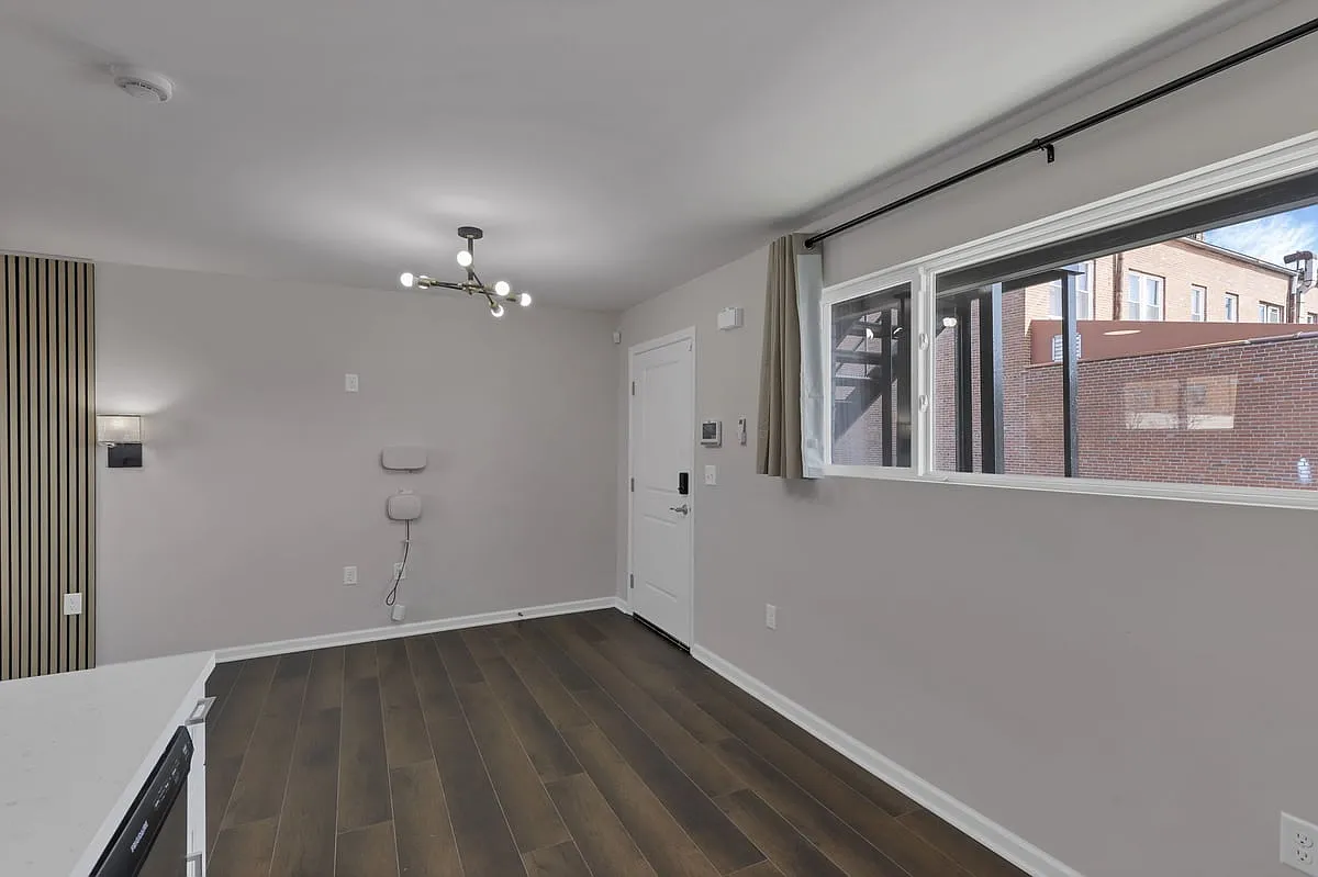 Building Photo - 35 Parsons Ave #B