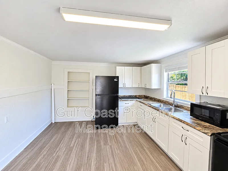 2 bed, 1.0 bath, 1014 sqft, $1,299 — Photo 2