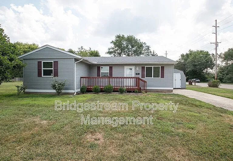 340 Walnut St — Photo 1