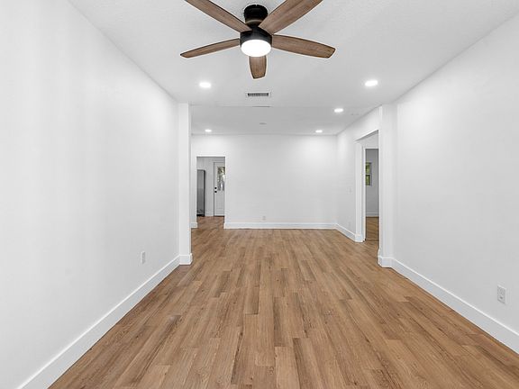 3rd image of 918 Clark Ave