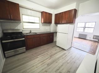 2313 38th St #2T, Astoria, NY 11105