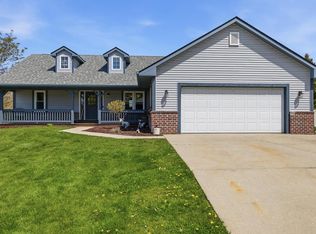 1140 Ellys Way, Slinger, WI 53086