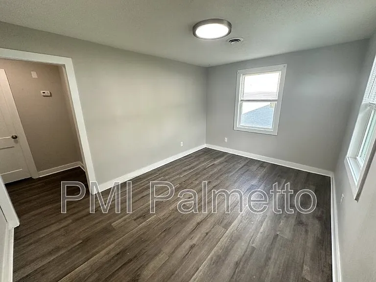 530 Jasper St — Photo 4