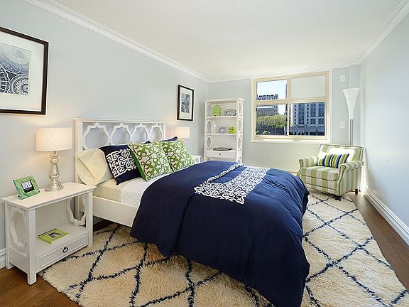 3rd image of 555 Main St APT 604