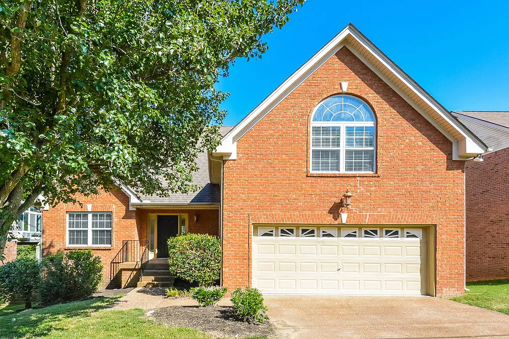 4 bed, 2.5 bath, 2553 sqft, $2,785 — Photo 1
