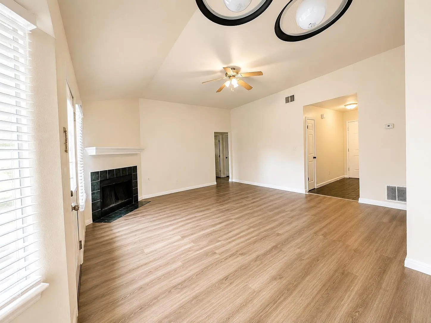 4 bed, 2.0 bath, 1375 sqft, $1,800 — Photo 4