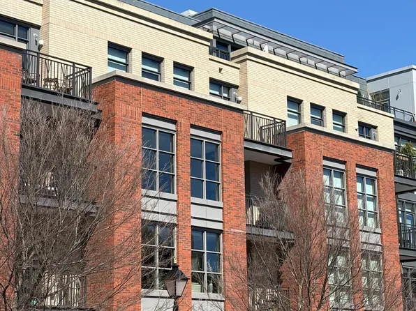 16 Bakers Walk #404, Alexandria, VA 22314