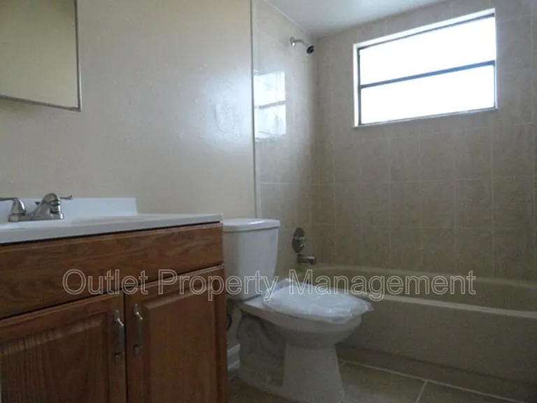 7526 University Garden Dr — Photo 9