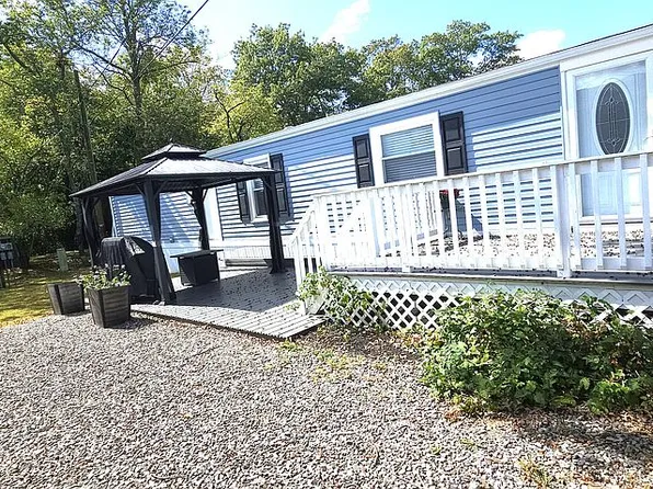 19 Mobile Ln, Toms River, NJ 08755