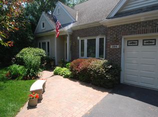 204 Pontiac Ln, Vernon Hills, IL