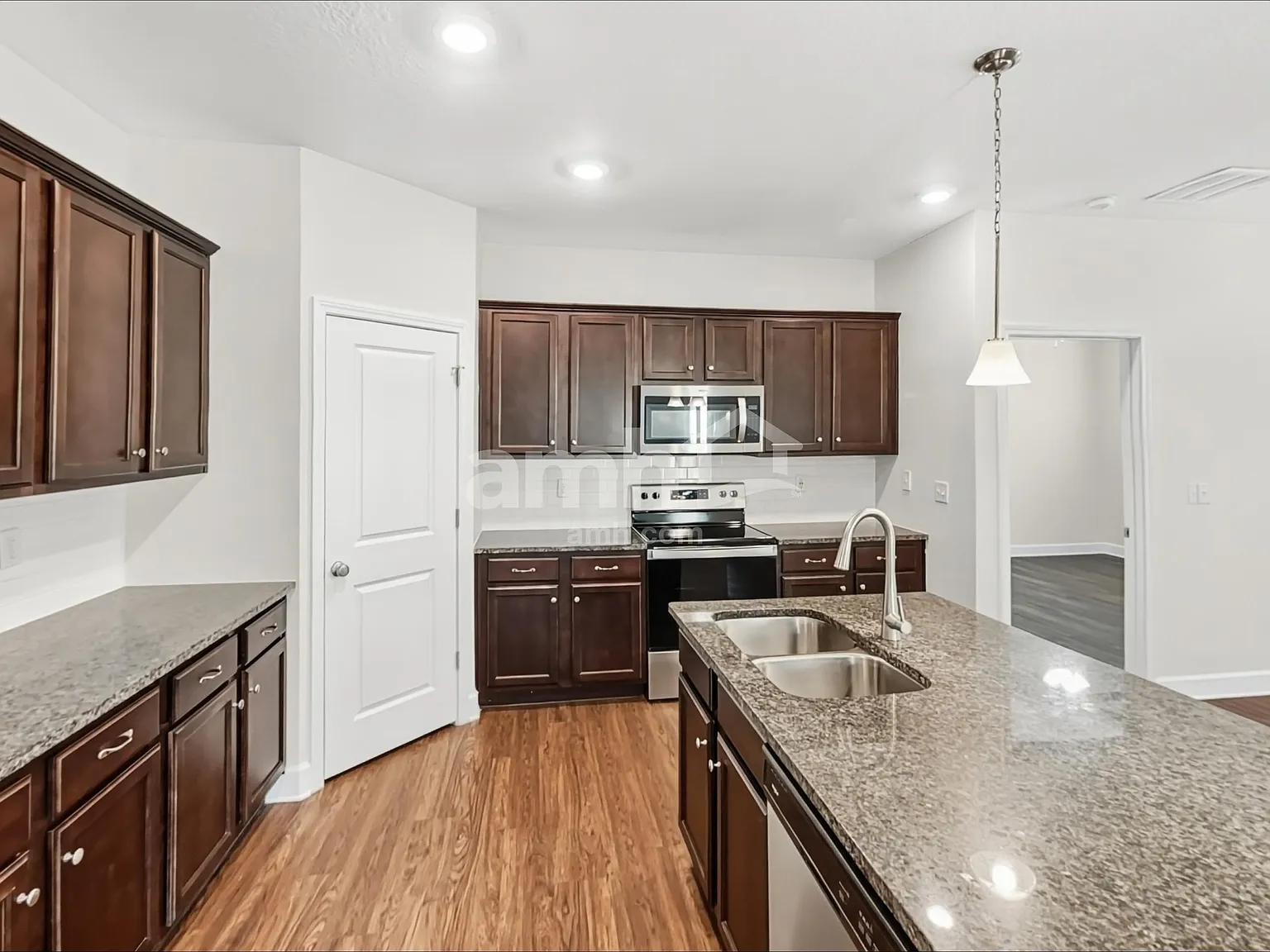 5 bed, 3.0 bath, 2227 sqft, $2,830 — Photo 4