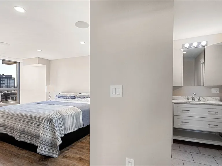 566 Commonwealth Ave #Penthouse 2 — Photo 12