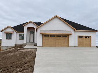 8511 Norman Pl, Bismarck, ND 58503