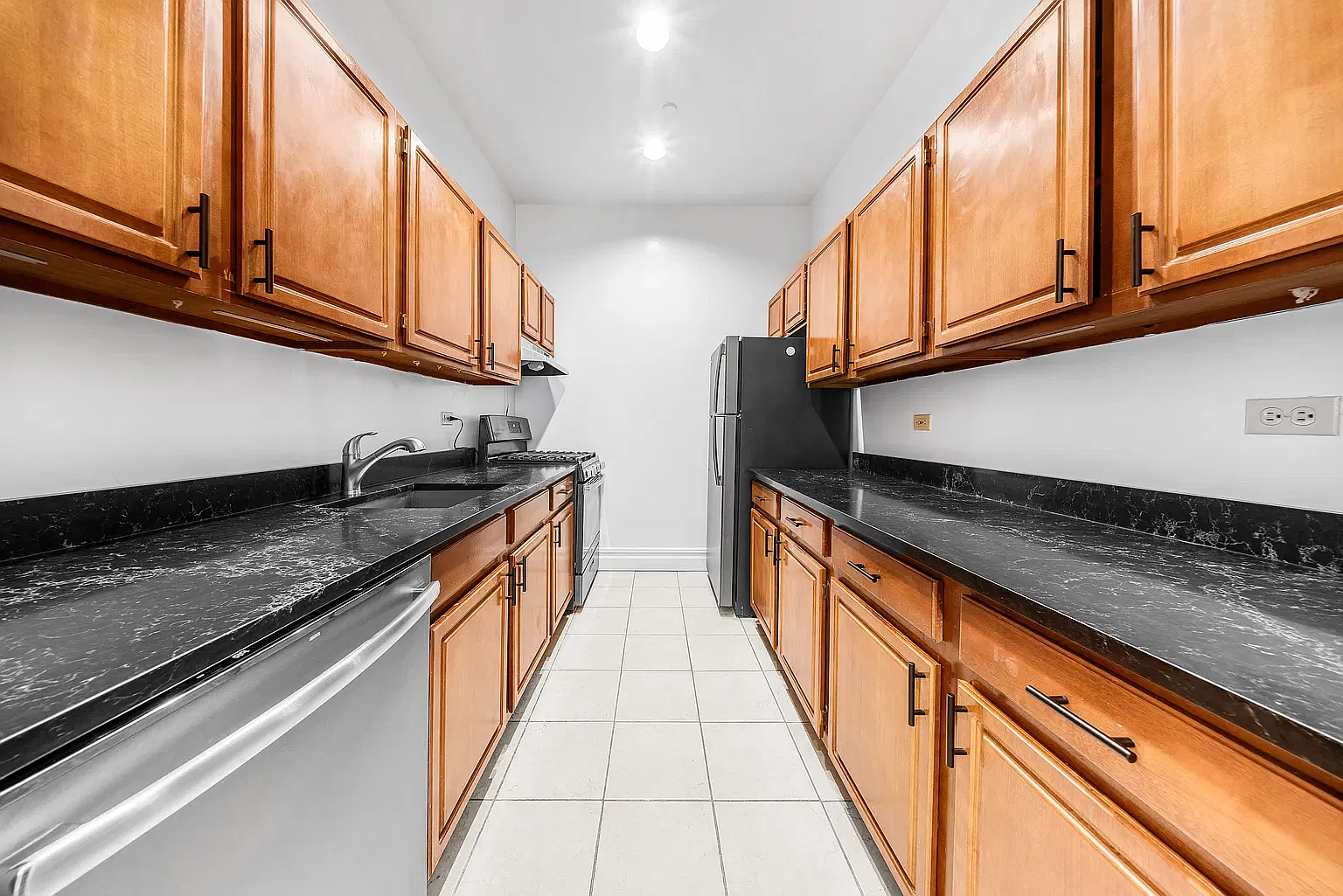 45-02 Ditmars Boulevard — Photo 4